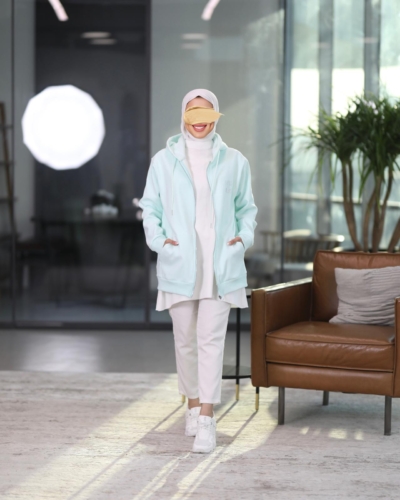 Alternative view of سويتر نسائي لوي مترو