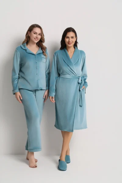 روب نسائي مخمل