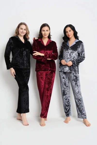 بجامة نسائي مخمل