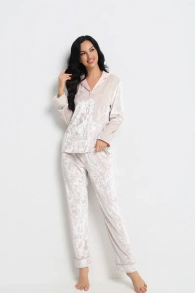 Alternative view of بجامة نسائي مخمل