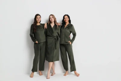 Alternative view of روب نسائي مخمل