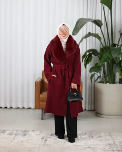 Alternative view of جاكيت نسائي تريكو مع فرو